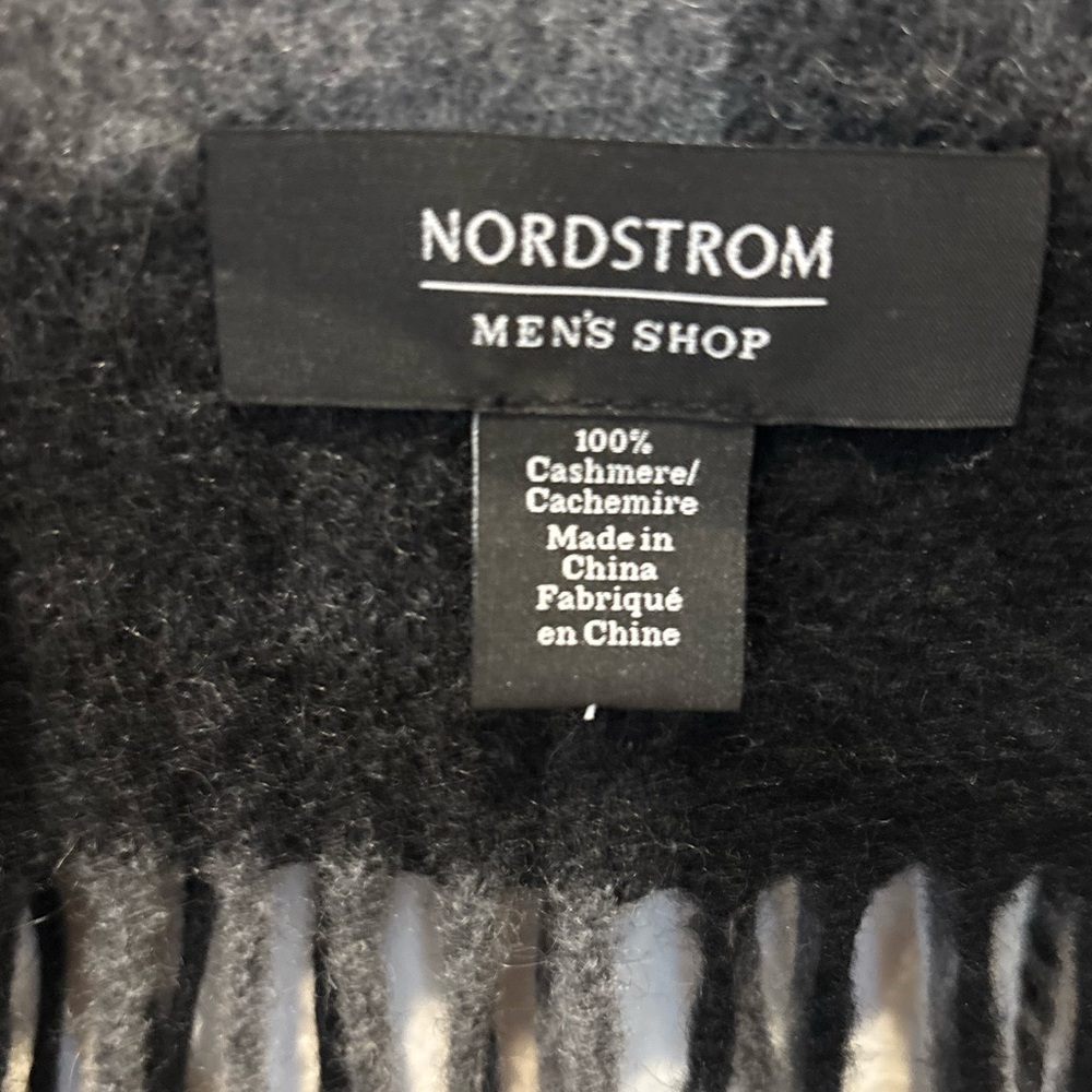 Sale! Nordstrom Cashmere Men's Checkered Scarf in Black and Gray Sale! - Picture 3 of 4